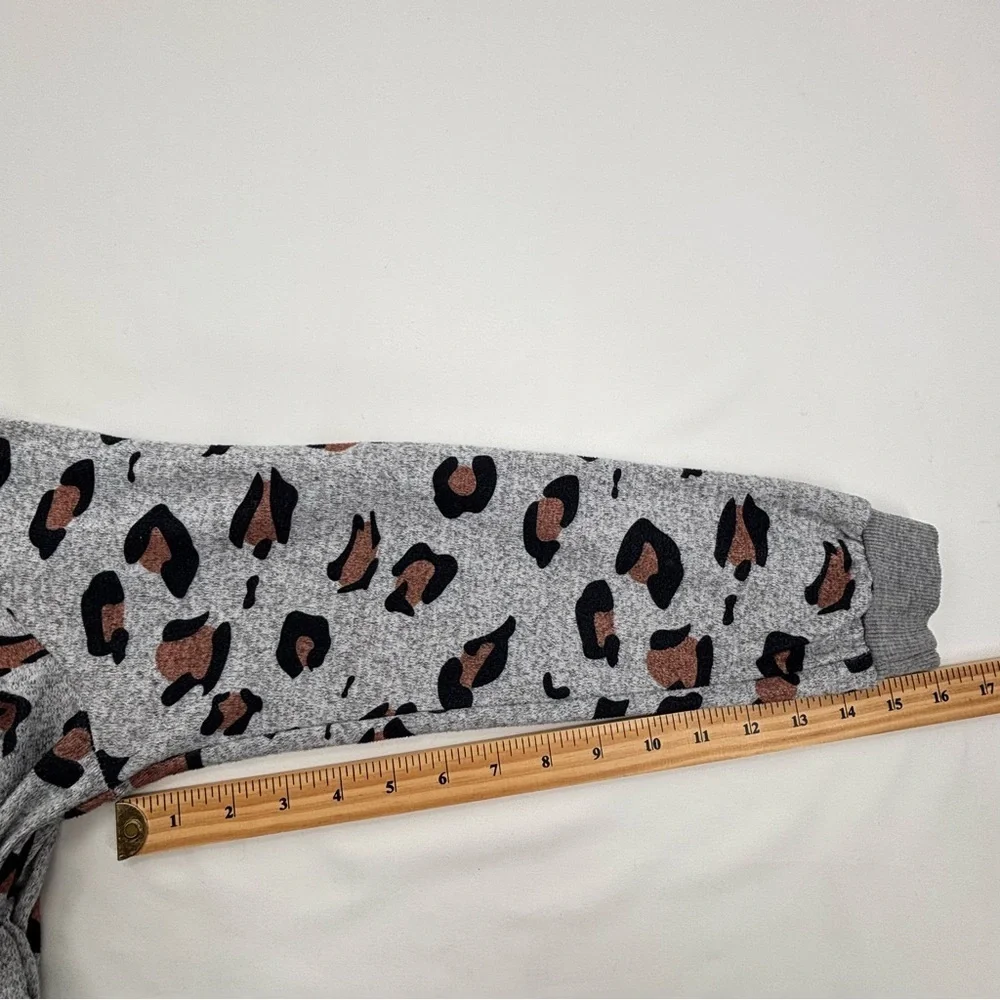 Women’s Leopard Pullover in Grey with Black and Brown spots in Size Large - Picture 6 of 8